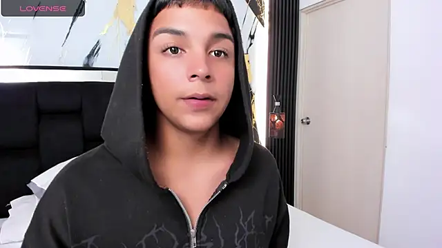 Snapshot of Seductivo_jr chatting on June 2026 04:44:02 AM Seductivo jr online show from June 2026 04:44:02 AM