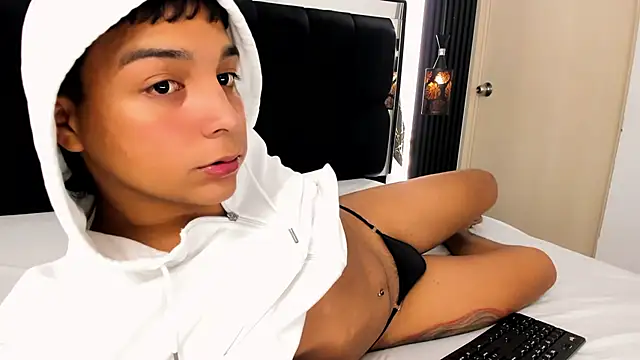Snapshot of Seductivo_jr chatting on July 2026 08:21:01 AM Seductivo jr online show from July 2026 08:21:01 AM