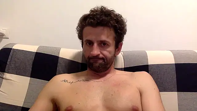 Elwallerox online show from April 2026 08:18:01 PM