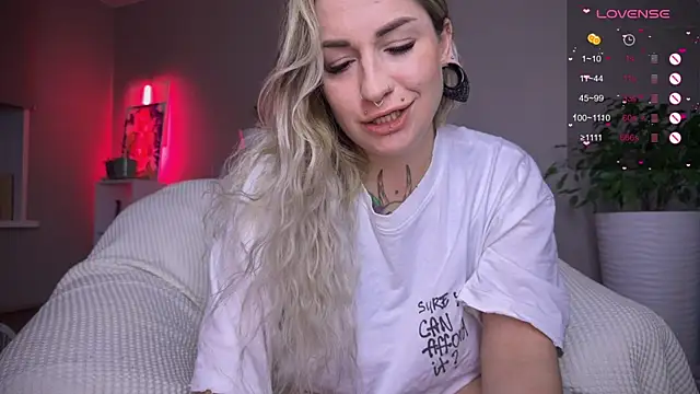 Snapshot of Tanya_Acid chatting on October 2025 04:48:02 PM Tanya Acid online show from October 2025 04:48:02 PM