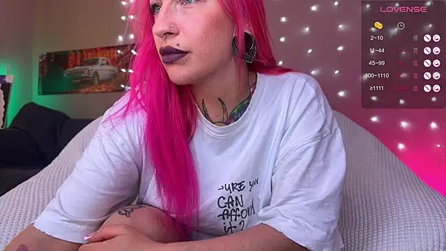 Snapshot of Tanya_Acid chatting on June 2026 05:33:02 PM Tanya Acid online show from June 2026 05:33:02 PM