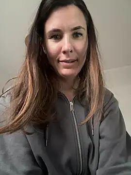 Snapshot of Sara_darling chatting on December 2024 09:39:01 AM Sara darling online show from December 2024 09:39:01 AM