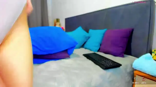 Snapshot of _Luna_Ly chatting on March 2025 04:43:01 AM  Luna Ly online show from March 2025 04:43:01 AM