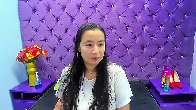 NaomyPrinces online show from April 2026 01:59:01 PM