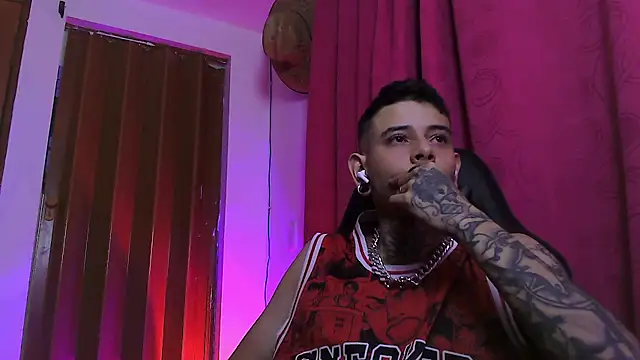 Snapshot of Ceder-Calistenes chatting on November 2025 07:08:02 AM Ceder-Calistenes online show from November 2025 07:08:02 AM