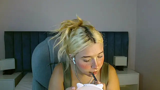 april bunnyy online show from March 2025 07:06:02 PM