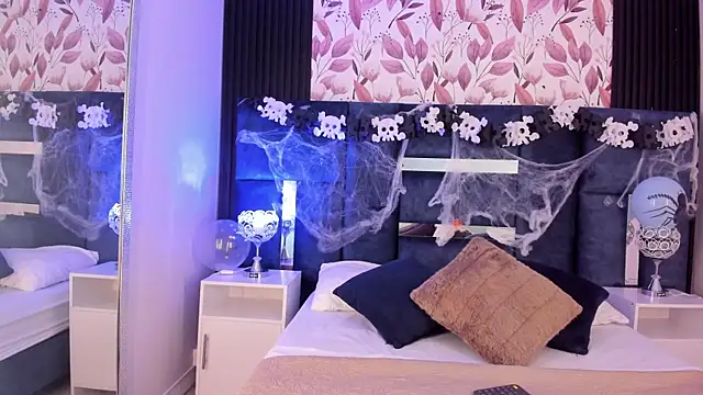 Larabrooks online show from October 2025 07:38:02 PM