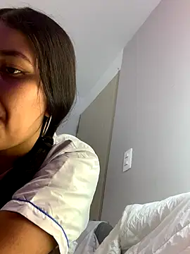 Larabrooks online show from November 2025 06:40:01 PM