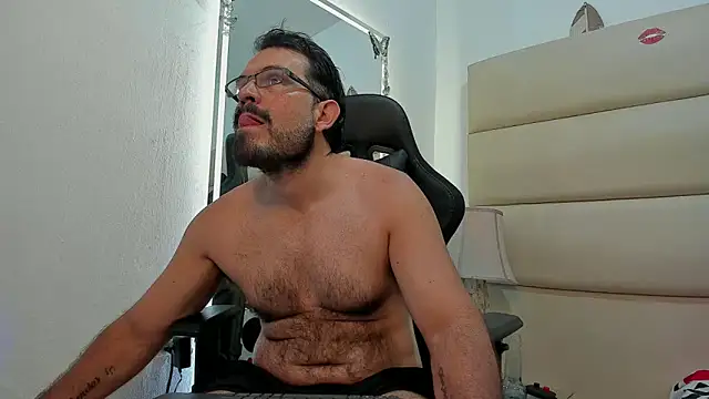 Snapshot of SbasTone_Muscle chatting on November 2025 12:28:01 PM SbasTone Muscle online show from November 2025 12:28:01 PM