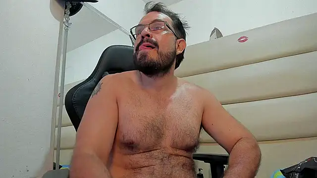 Snapshot of SbasTone_Muscle chatting on November 2025 09:19:02 AM SbasTone Muscle online show from November 2025 09:19:02 AM