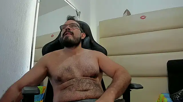 Snapshot of SbasTone_Muscle chatting on November 2025 11:31:02 AM SbasTone Muscle online show from November 2025 11:31:02 AM