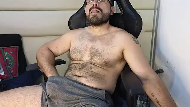 Snapshot of SbasTone_Muscle chatting on December 2025 03:16:02 PM SbasTone Muscle online show from December 2025 03:16:02 PM