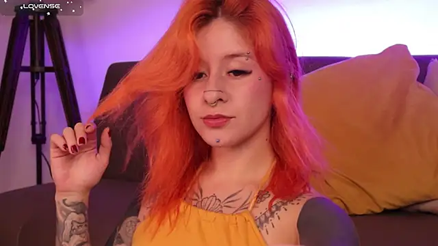 Snapshot of Daarlene chatting on November 2025 12:17:01 PM Daarlene online show from November 2025 12:17:01 PM