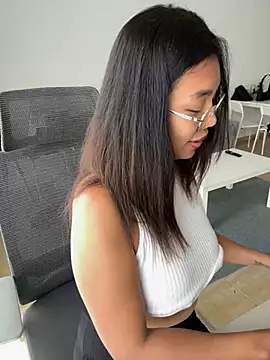 Snapshot of NaughtyMe chatting on December 2024 07:43:01 AM NaughtyMe online show from December 2024 07:43:01 AM