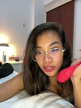 Snapshot of NaughtyMe chatting on January 2025 07:28:01 AM NaughtyMe online show from January 2025 07:28:01 AM