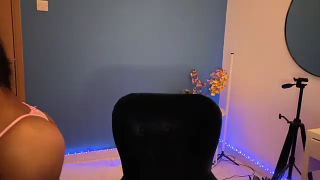 Snapshot of NaughtyMe chatting on October 2025 06:05:02 PM NaughtyMe online show from October 2025 06:05:02 PM