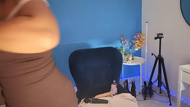 Snapshot of NaughtyMe chatting on November 2025 06:24:02 AM NaughtyMe online show from November 2025 06:24:02 AM