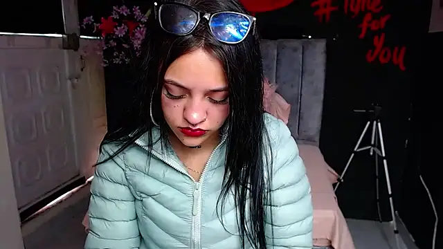 Violettasquirt online show from March 2026 01:40:02 PM