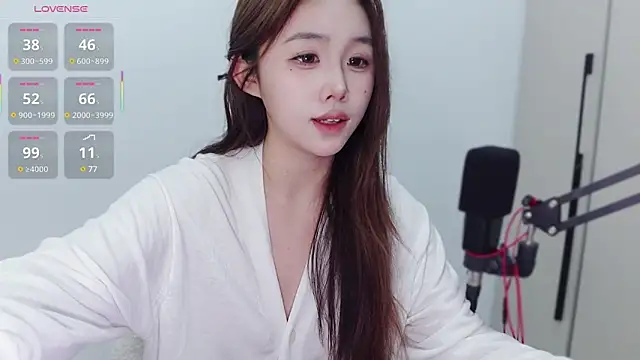 Snapshot of Hazel-11 chatting on February 2025 01:43:01 PM Hazel-11 online show from February 2025 01:43:01 PM