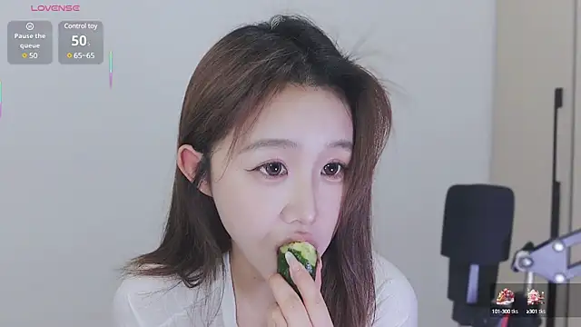 Snapshot of Hazel-11 chatting on February 2025 01:50:01 PM Hazel-11 online show from February 2025 01:50:01 PM