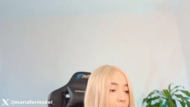 Mariafer05 online show from July 2026 04:23:02 PM