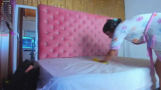 Molly gomez  online show from January 2025 10:17:02 PM