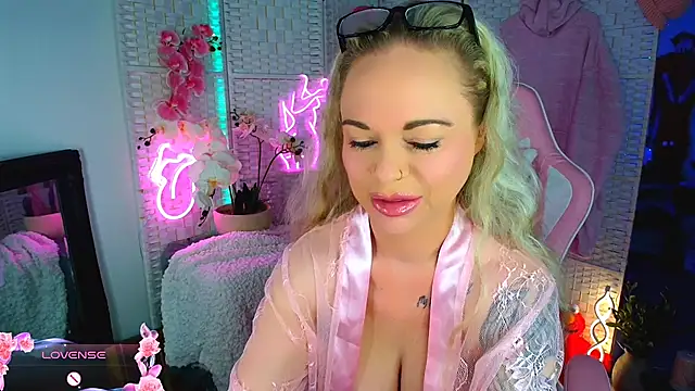 Snapshot of EllieKarrX chatting on January 2025 09:25:02 PM EllieKarrX online show from January 2025 09:25:02 PM