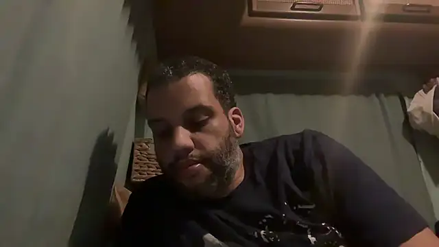 Snapshot of AbsolutMouuah chatting on March 2025 09:01:02 PM AbsolutMouuah online show from March 2025 09:01:02 PM