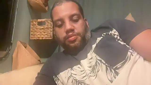 Snapshot of AbsolutMouuah chatting on September 2025 12:44:01 AM AbsolutMouuah online show from September 2025 12:44:01 AM