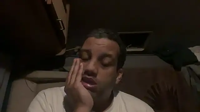 Snapshot of AbsolutMouuah chatting on October 2025 01:26:01 AM AbsolutMouuah online show from October 2025 01:26:01 AM