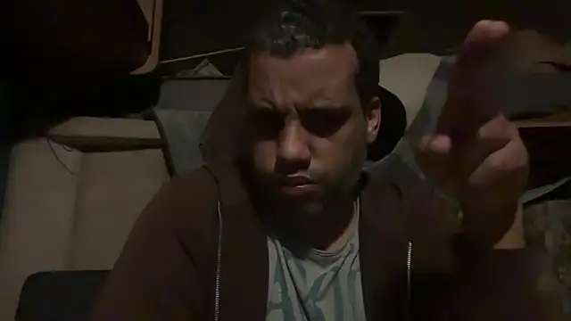 Snapshot of AbsolutMouuah chatting on October 2025 09:14:01 PM AbsolutMouuah online show from October 2025 09:14:01 PM