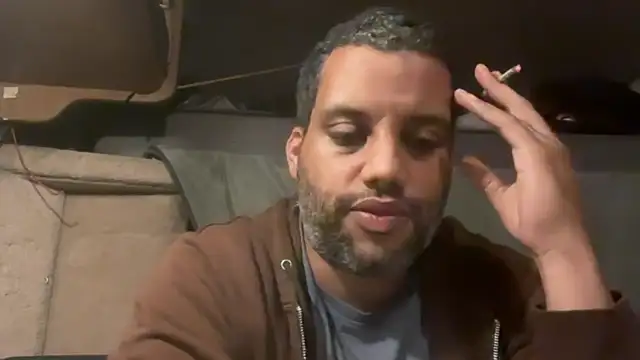 Snapshot of AbsolutMouuah chatting on October 2025 09:59:02 PM AbsolutMouuah online show from October 2025 09:59:02 PM