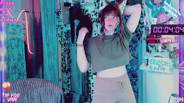 Toxic Ellies online show from February 2025 05:37:01 PM