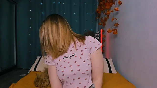 Snapshot of InsatiableFoxX chatting on September 2025 05:51:02 PM InsatiableFoxX online show from September 2025 05:51:02 PM