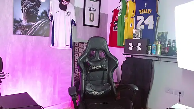 Hendry  online show from December 2025 05:57:01 AM