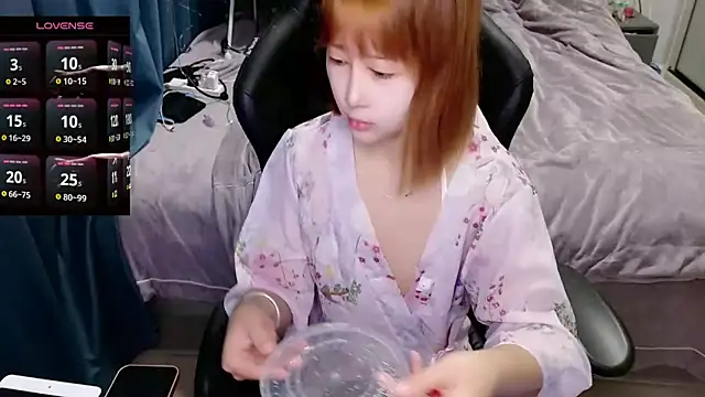 Snapshot of Angelababy001 chatting on January 2025 08:09:01 PM Angelababy001 online show from January 2025 08:09:01 PM