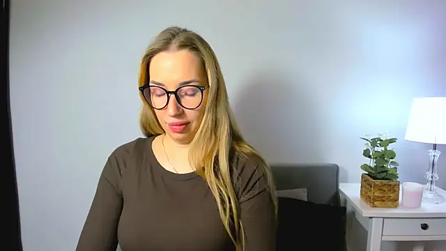 Snapshot of AriaDesire chatting on November 2025 06:16:02 AM AriaDesire online show from November 2025 06:16:02 AM