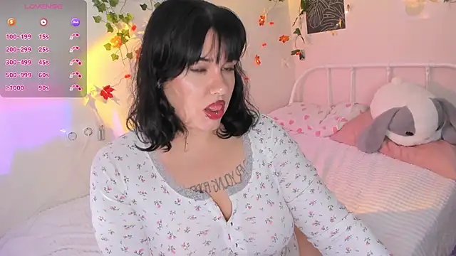 Snapshot of TinnaColada chatting on October 2025 03:56:02 PM TinnaColada online show from October 2025 03:56:02 PM