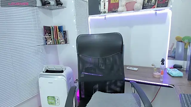 Snapshot of SWEETSAMY39715 chatting on March 2025 04:35:01 PM SWEETSAMY39715 online show from March 2025 04:35:01 PM