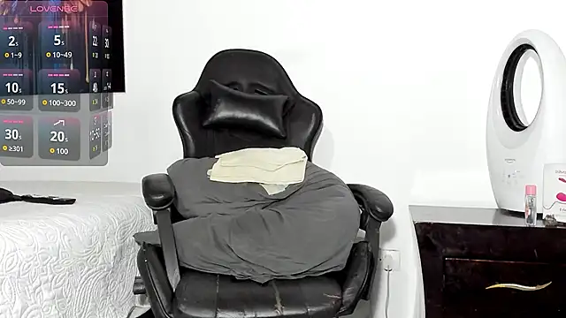 tizziano castillo  online show from March 2026 11:09:01 PM