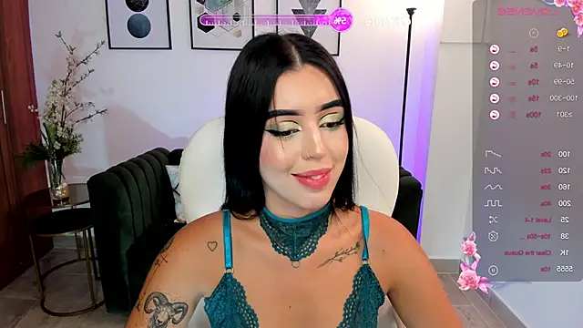 Snapshot of zoee_jackson chatting on January 2025 06:43:01 PM zoee jackson online show from January 2025 06:43:01 PM