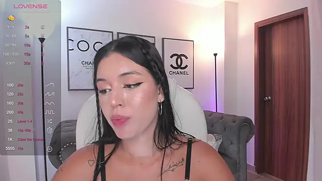 Snapshot of zoee_jackson chatting on January 2025 09:53:02 PM zoee jackson online show from January 2025 09:53:02 PM