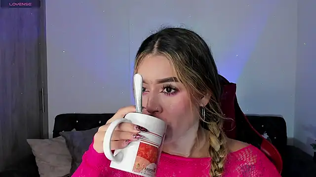 Snapshot of zoee_jackson chatting on November 2025 04:13:02 AM zoee jackson online show from November 2025 04:13:02 AM