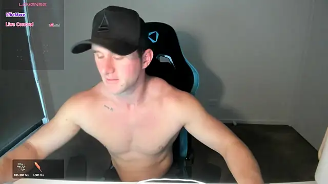 Snapshot of _DownUnderFit_ chatting on November 2025 10:45:02 PM DownUnderFit online show from November 2025 10:45:02 PM