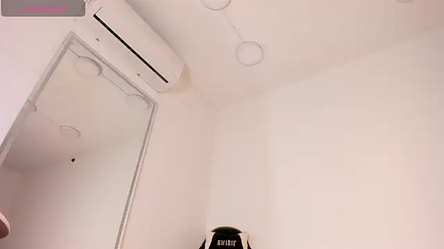 Snapshot of vera_candella chatting on November 2025 11:55:02 AM vera candella online show from November 2025 11:55:02 AM