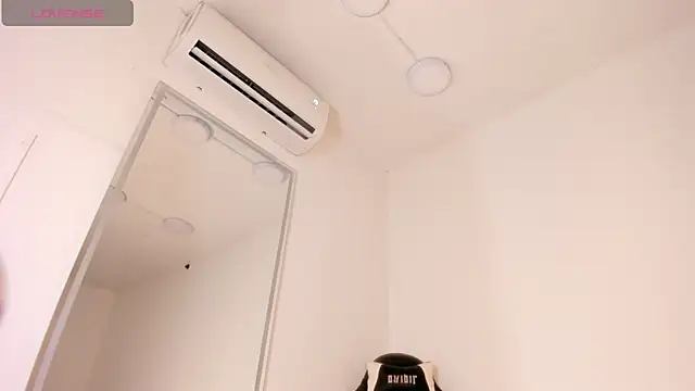 Snapshot of vera_candella chatting on November 2025 12:05:01 PM vera candella online show from November 2025 12:05:01 PM