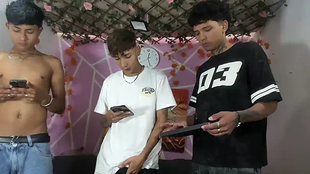 Fresahot2005 online show from November 2025 03:02:01 PM