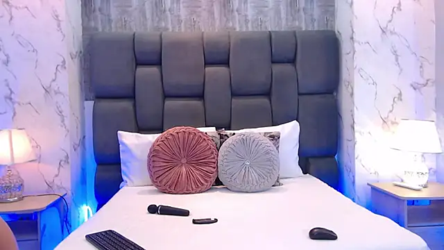 SophieWolkman online show from November 2025 12:08:02 PM