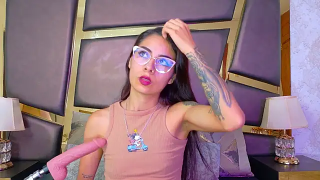 Snapshot of NicoleEsposito chatting on November 2025 02:11:01 AM NicoleEsposito online show from November 2025 02:11:01 AM