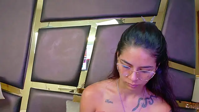 Snapshot of NicoleEsposito chatting on November 2025 01:02:02 PM NicoleEsposito online show from November 2025 01:02:02 PM